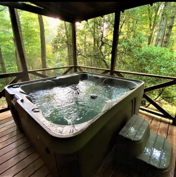 Bear Den Bungalow With Hot Tub Near Blue Ridge And Ellijay Εξωτερικό φωτογραφία