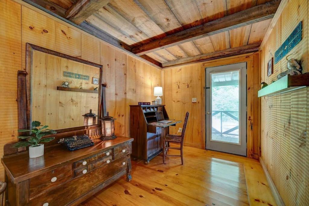 Bear Den Bungalow With Hot Tub Near Blue Ridge And Ellijay Εξωτερικό φωτογραφία