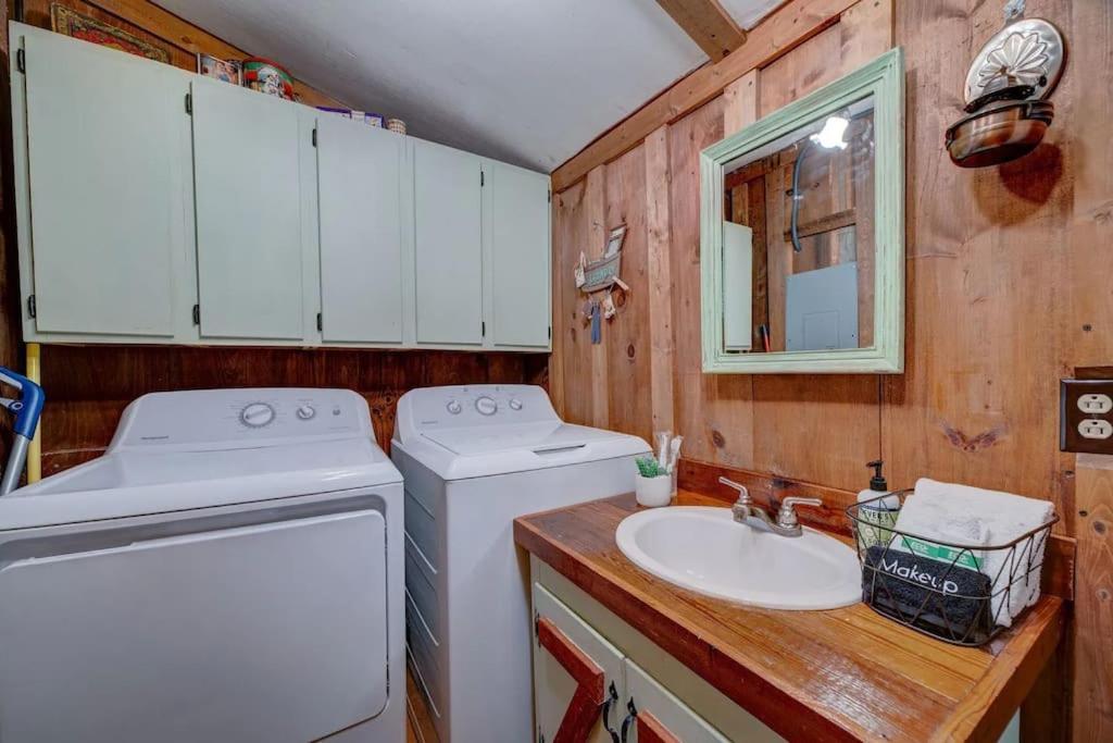 Bear Den Bungalow With Hot Tub Near Blue Ridge And Ellijay Εξωτερικό φωτογραφία