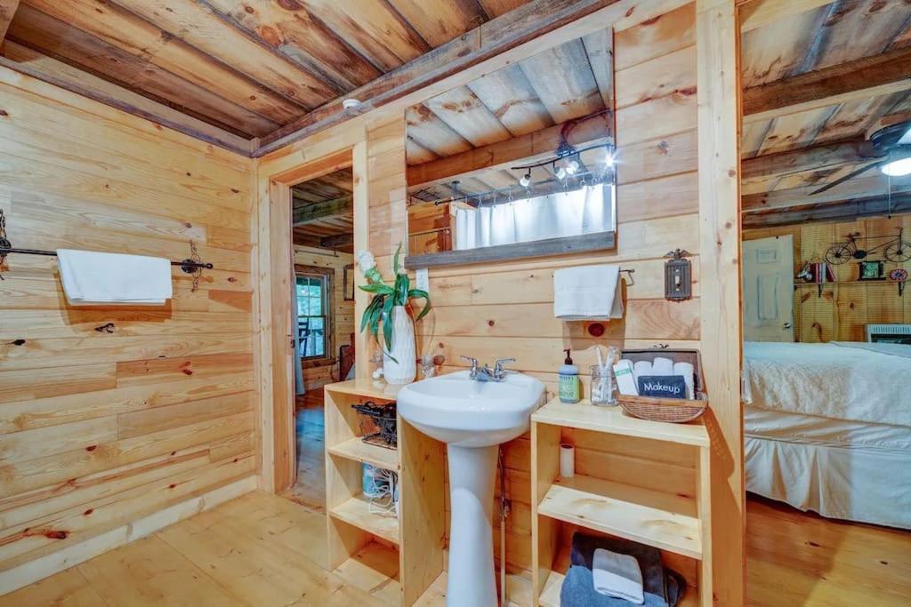 Bear Den Bungalow With Hot Tub Near Blue Ridge And Ellijay Εξωτερικό φωτογραφία